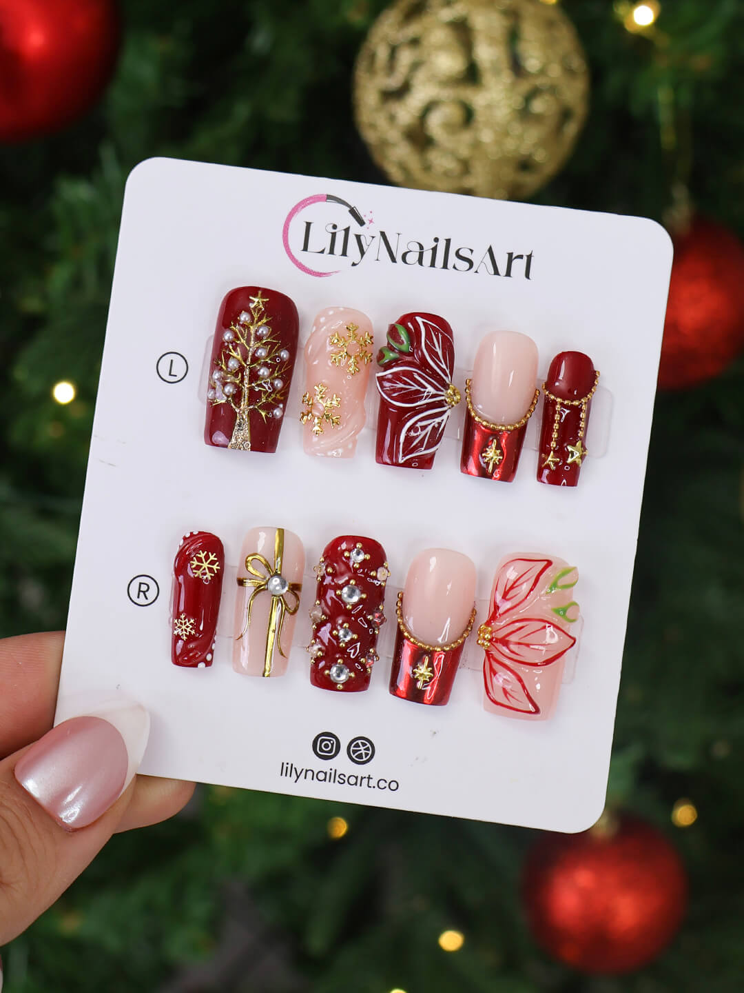 3D red & nude press on nails with christmas tree, gold charms, snowflakes, and poinsettia details — luxury handmade false nails, reusable press ons for holiday, Christmas party, and festive gifts