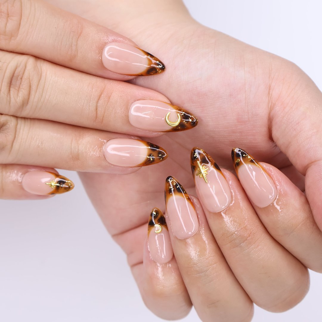 tortoise-shell handmade press on nails - Celestial Timeless made by lilynailsart Press-on nails for holidays
Press-on nails for Christmas
Press-on nails for Halloween
Press-on nails for parties
Press-on nails for concerts
Press-on nails for birthdays