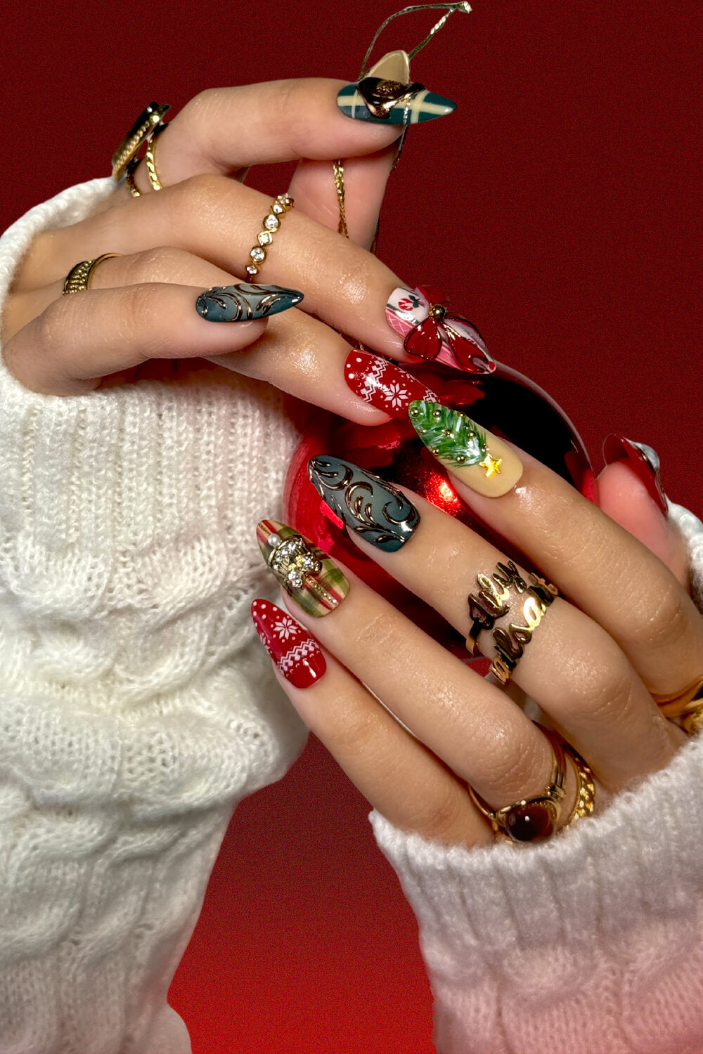 Tis’ the Season to Sparkle and Slay mobile