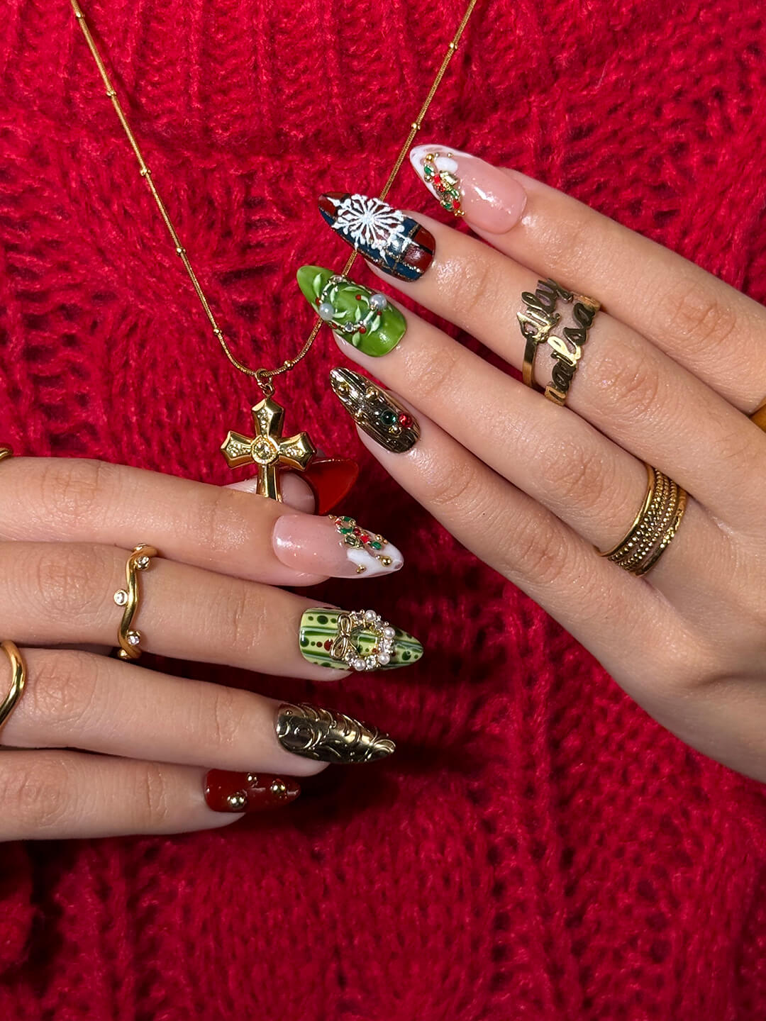 3D Christmas press on nails design in red, green and gold, featuring pearls, snowflakes, wreaths, and bauble charms — luxury holiday fake nails, handmade festive nail art, perfect for Christmas events, winter glam, or as a gift for her.