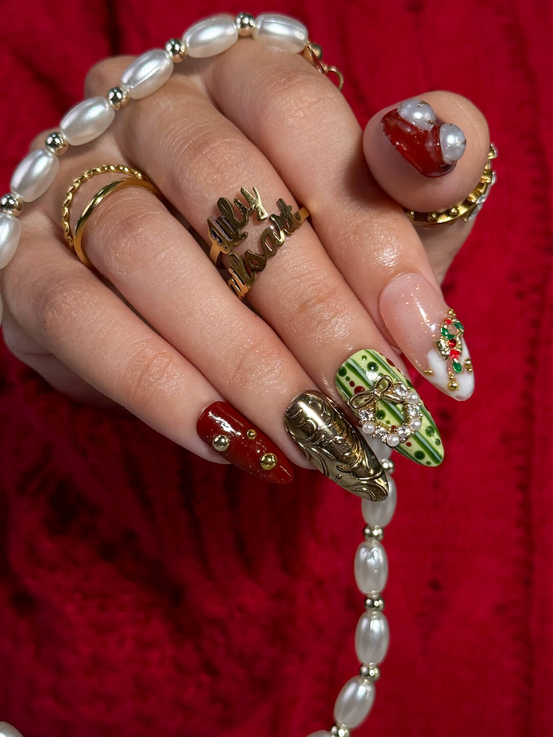3D Christmas press on nails design in red, green and gold, featuring pearls, snowflakes, wreaths, and bauble charms — luxury holiday fake nails, handmade festive nail art, perfect for Christmas events, winter glam, or as a gift for her.