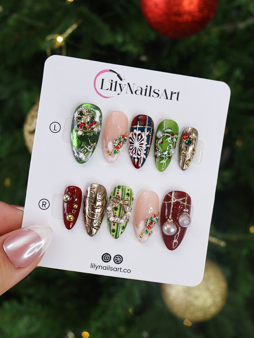 3D Christmas press on nails design in red, green and gold, featuring pearls, snowflakes, wreaths, and bauble charms — luxury holiday fake nails, handmade festive nail art, perfect for Christmas events, winter glam, or as a gift for her.