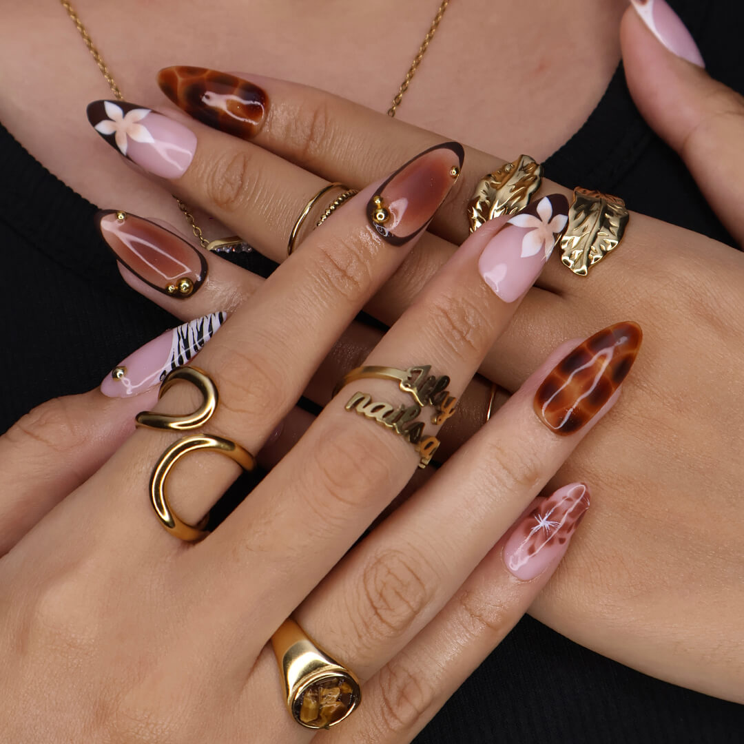 HOW TO APPLY & REMOVE YOUR NAILS