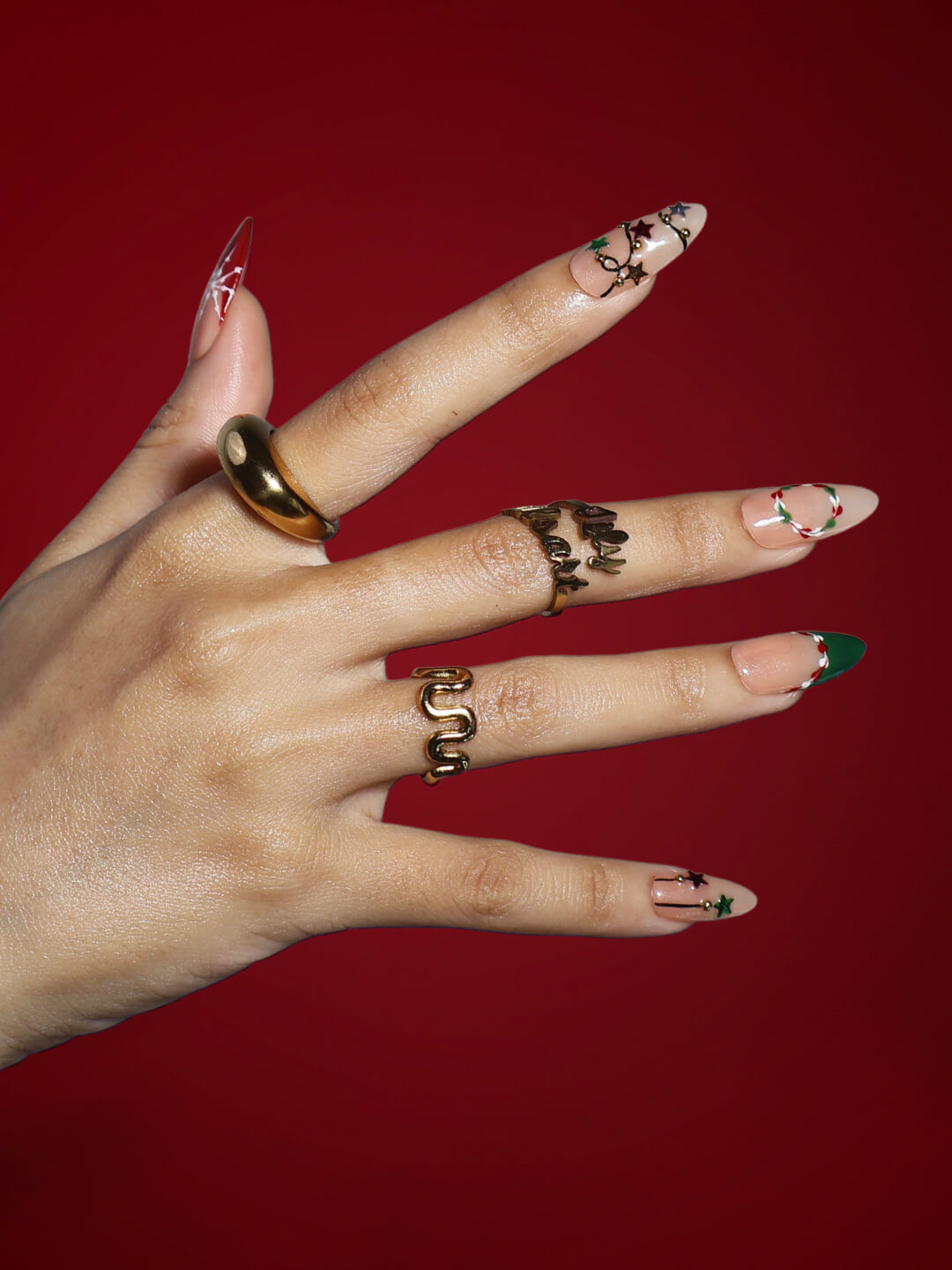 3D Christmas press on nails with red and green French tips, embellished with star garlands, metallic charms, and hand-painted snowflakes — festive holiday fake nails, reusable false nails, handmade nail art, custom pressons for winter, party or gift ideas