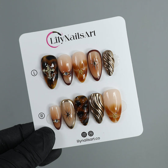 brown presson nails earthy press on nails gold press on nails Rich, sultry, and effortlessly chic. Tortoise shell, gold accents, and silky caramel hues come together for the ultimate luxury nail set. The perfect mix of soft glam and bold elegance, these nails add an expensive touch to every outfit. Whether you're sipping coffee in a sleek blazer or dressing up for a night out, this set is your new obsession. 
